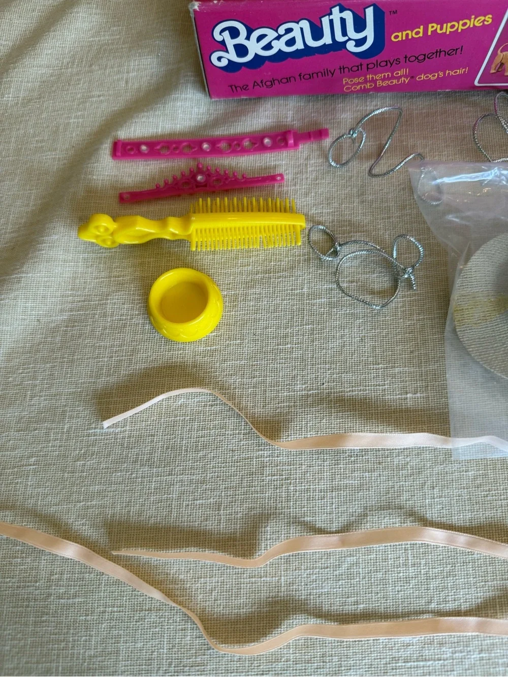 VINTAGE 1981 BARBIE BEAUTY DOG AND PUPPIES SET